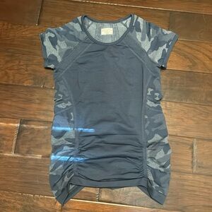 Athleta Fastest Track  Blue Cameo Short Sleeve Shirt M